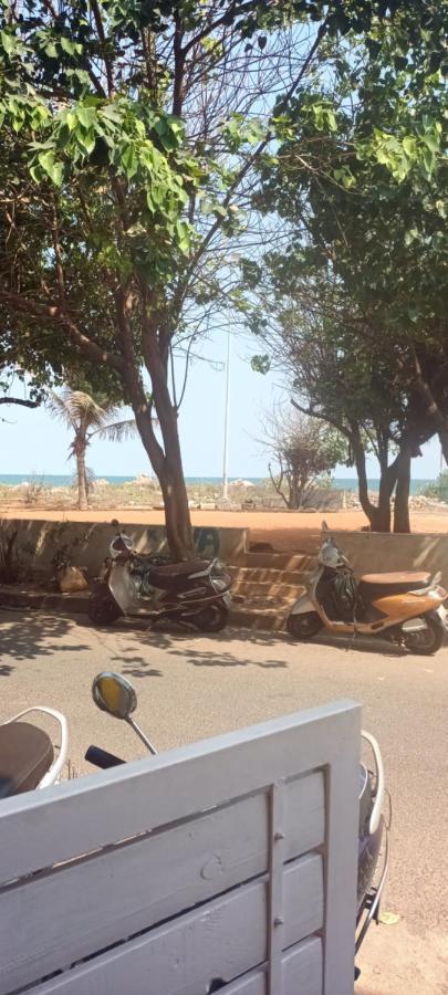 Villa Betty Beach Front بونديتْشيري المظهر الخارجي الصورة