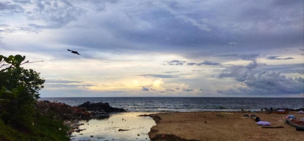 Villa Betty Beach Front بونديتْشيري المظهر الخارجي الصورة