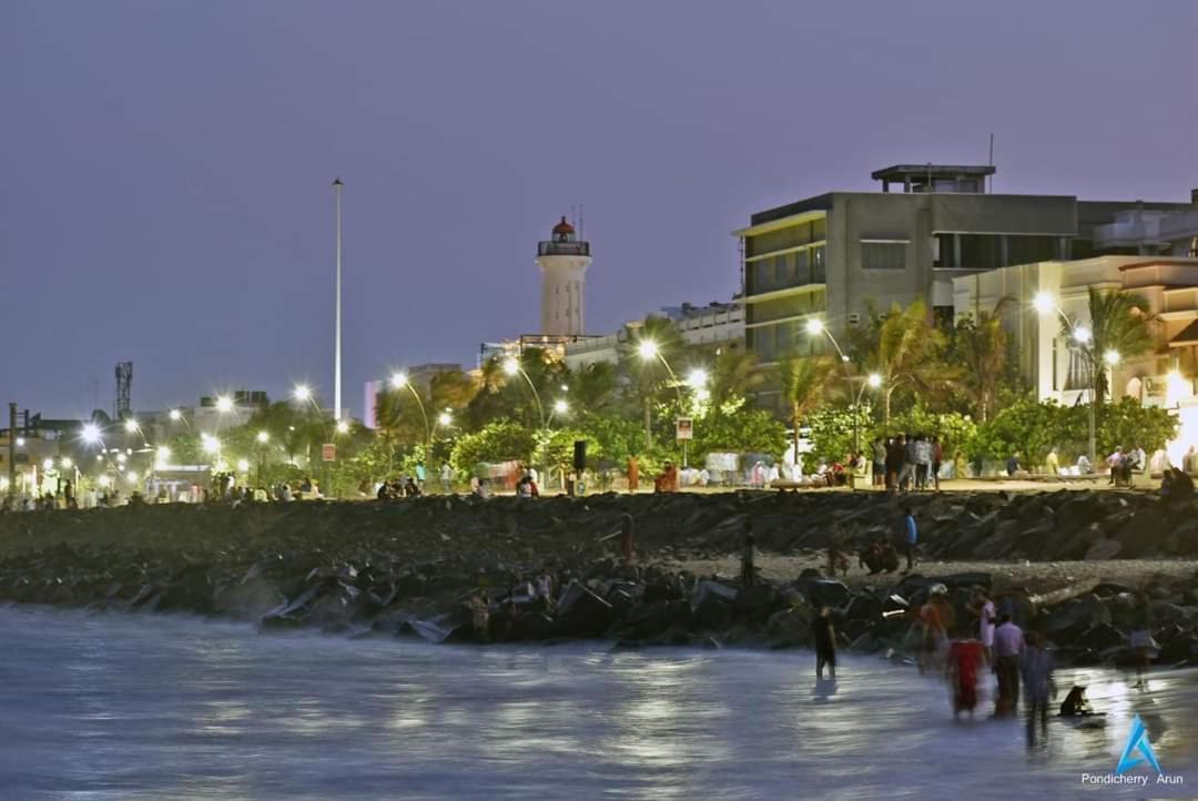Villa Betty Beach Front بونديتْشيري المظهر الخارجي الصورة