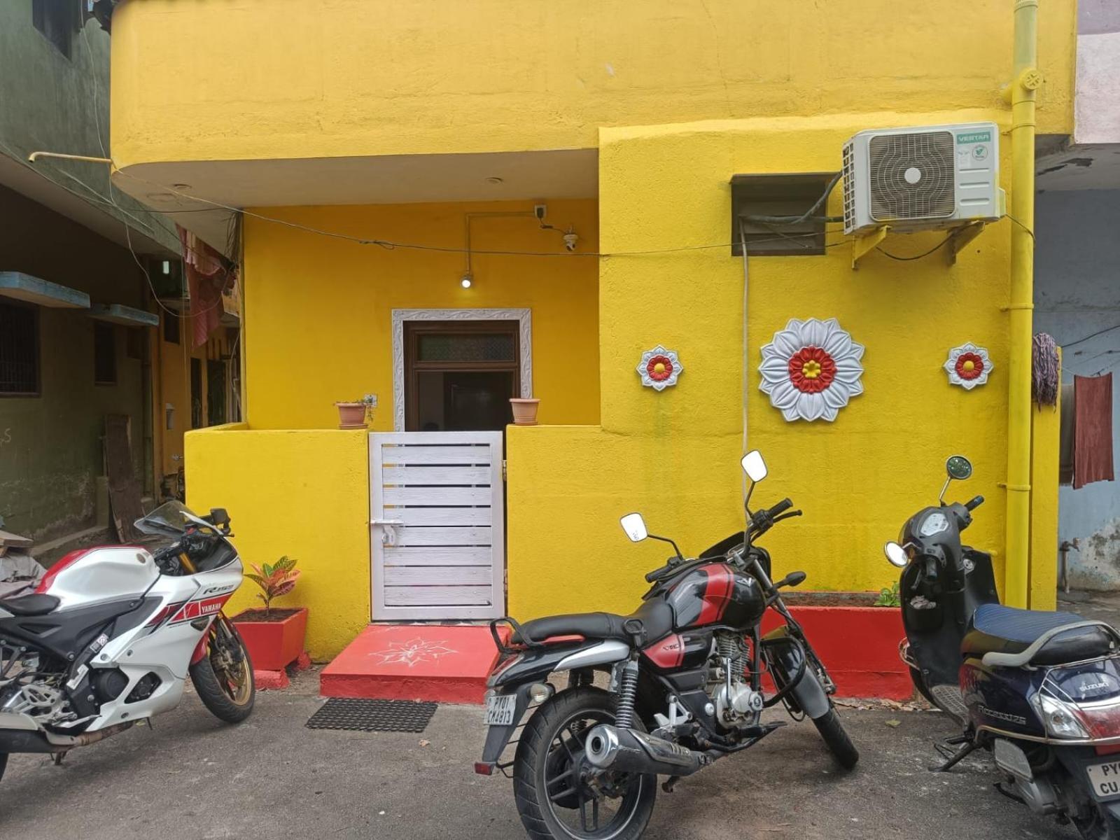 Villa Betty Beach Front بونديتْشيري المظهر الخارجي الصورة